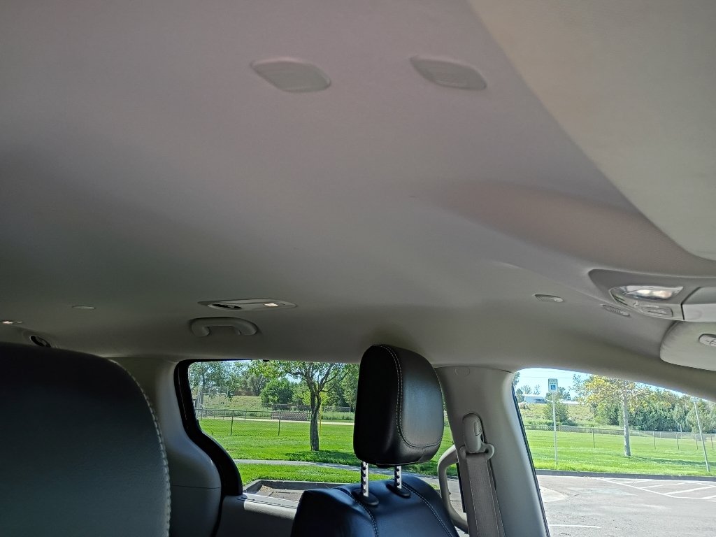 Used 2022 Granite Crystal Metallic Clearcoat Chrysler Touring L image 12