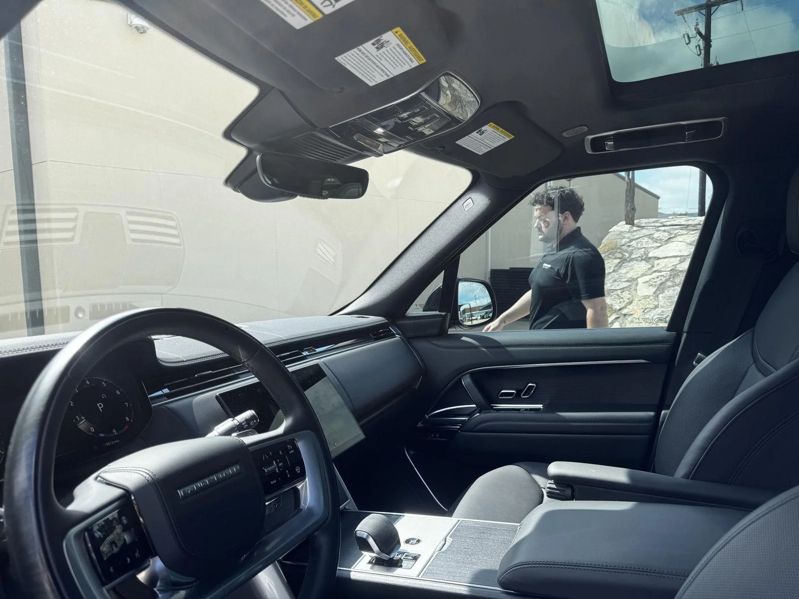 Used 2025 WHITE Land Rover SE image 11
