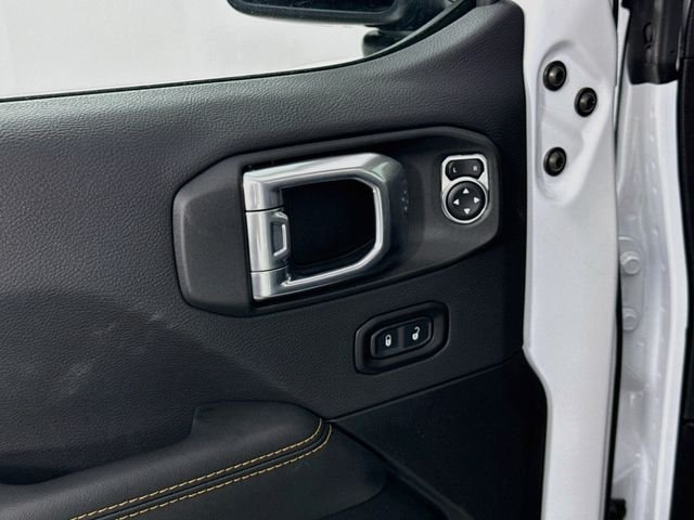New 2026 Bright White Clear-Coat Exterior Paint Jeep Sahara image 18