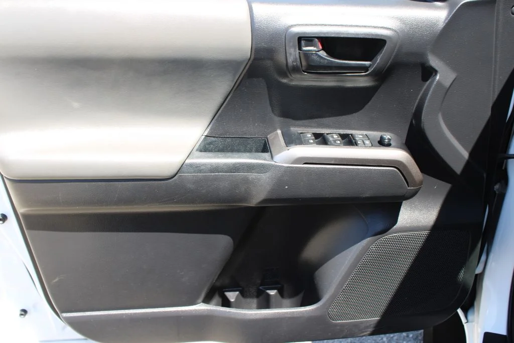 Used 2022 White Toyota SR5 image 29