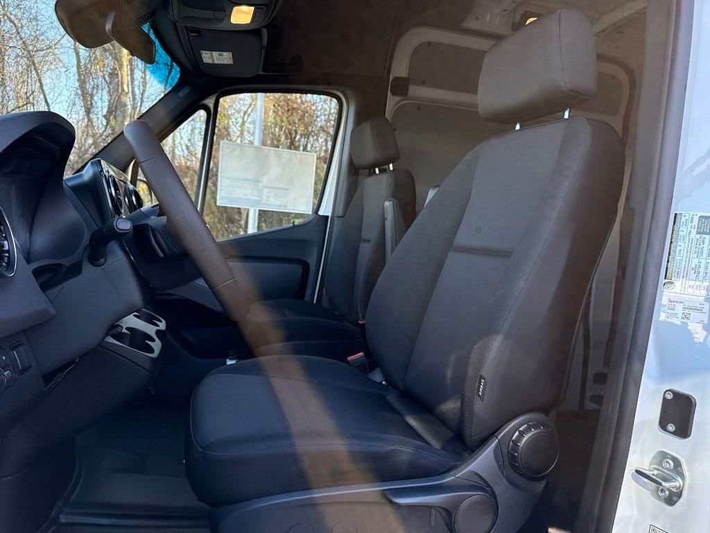 Used 2025 White Mercedes-Benz Cargo 144 WB image 21