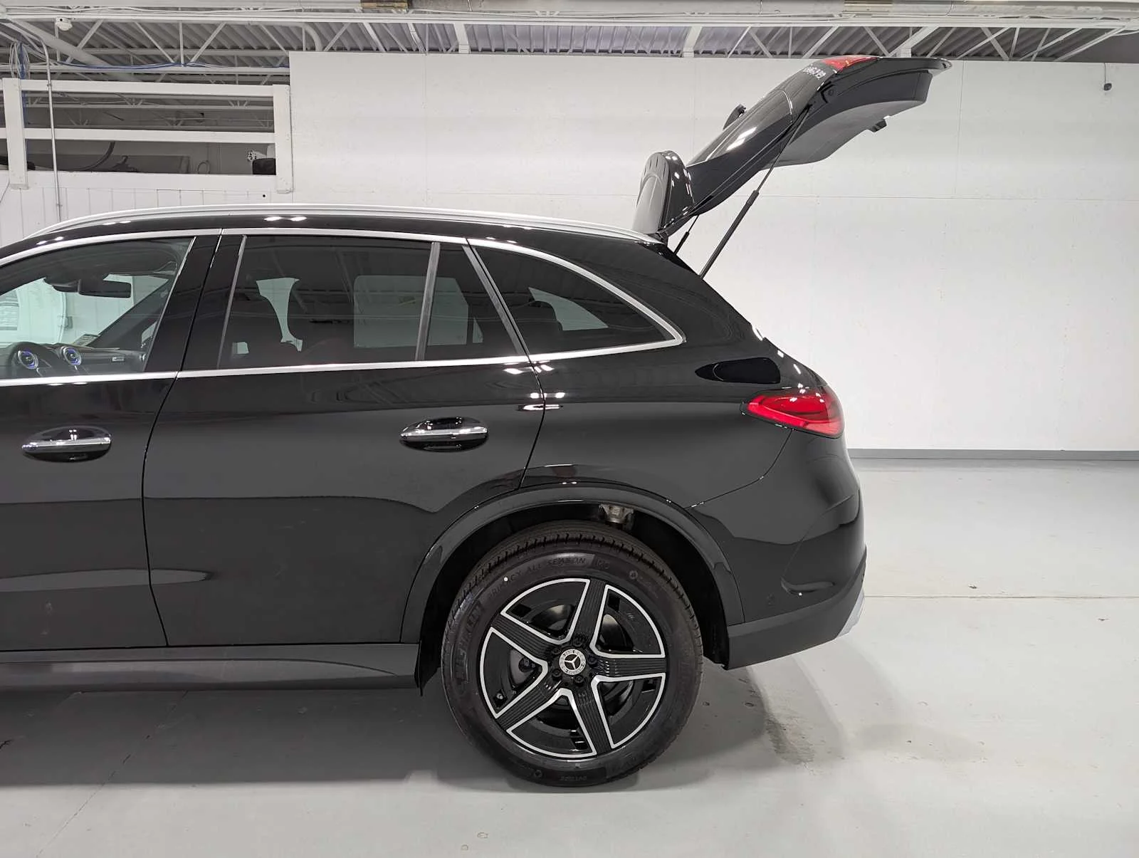 New 2026  Mercedes-Benz GLC 300 image 9