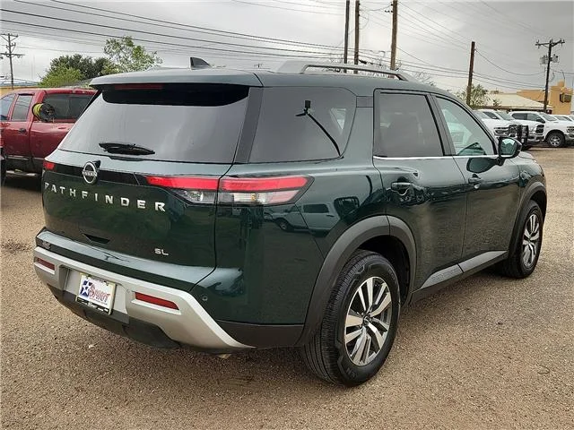 Used 2025 Green Nissan SL Front-Wheel Drive image 4