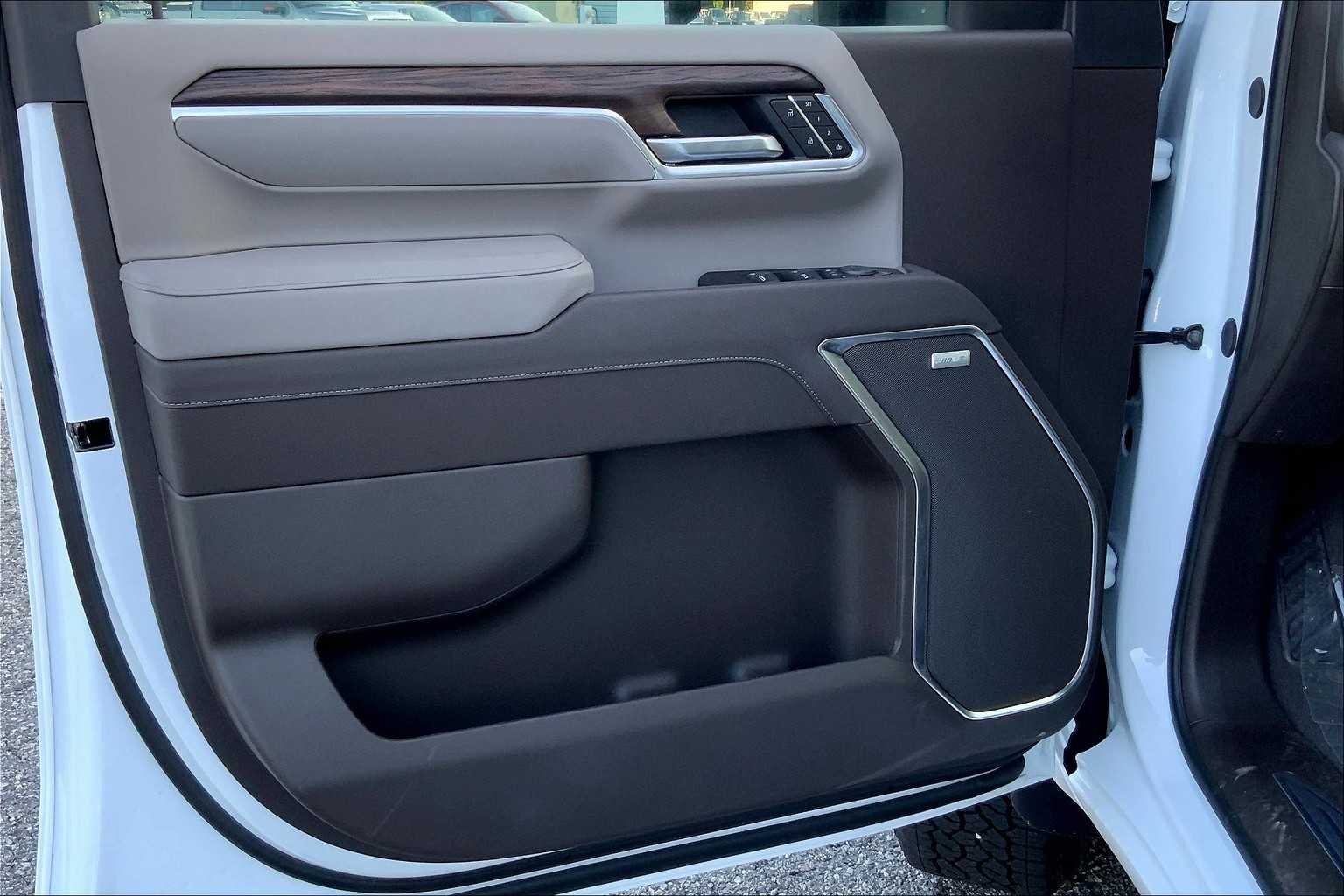 2025 GMC Sierra 2500HD SLT - Photo 10