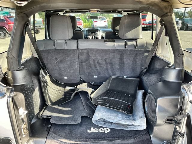 Used 2011 Silver Jeep Sahara image 20