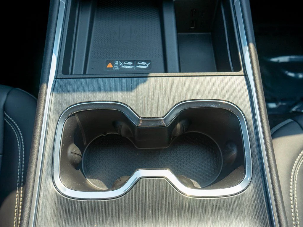 New 2026 Sterling Metallic GMC Elevation image 69