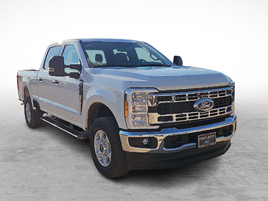 New 2027 Oxford White Ford F-250® XLT image 1
