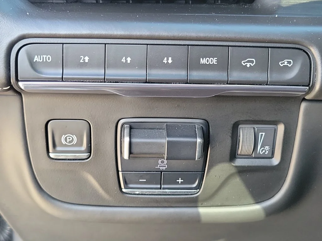 Used 2021 Steel Metallic Cadillac Sport Platinum image 27