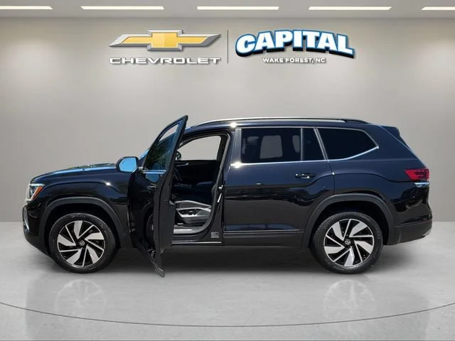 Used 2024 Black Volkswagen 2.0T SE w/Technology image 9