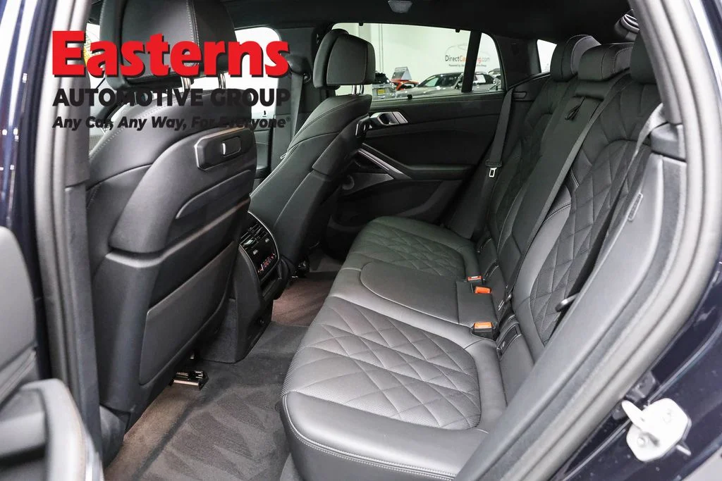 Used 2025 Black BMW M60i image 22