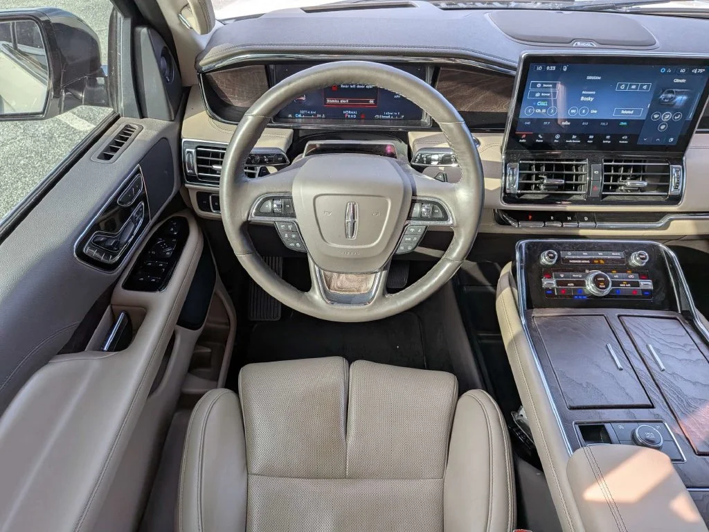 Used 2024 Pearl Metallic Lincoln Reserve image 14