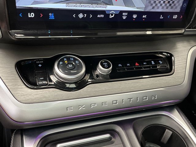 Used 2025 Star White Metallic Tri-Coat Ford Platinum image 27