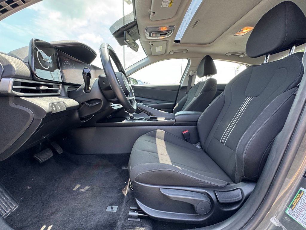 Used 2025 Gray Hyundai SEL Convenience image 19