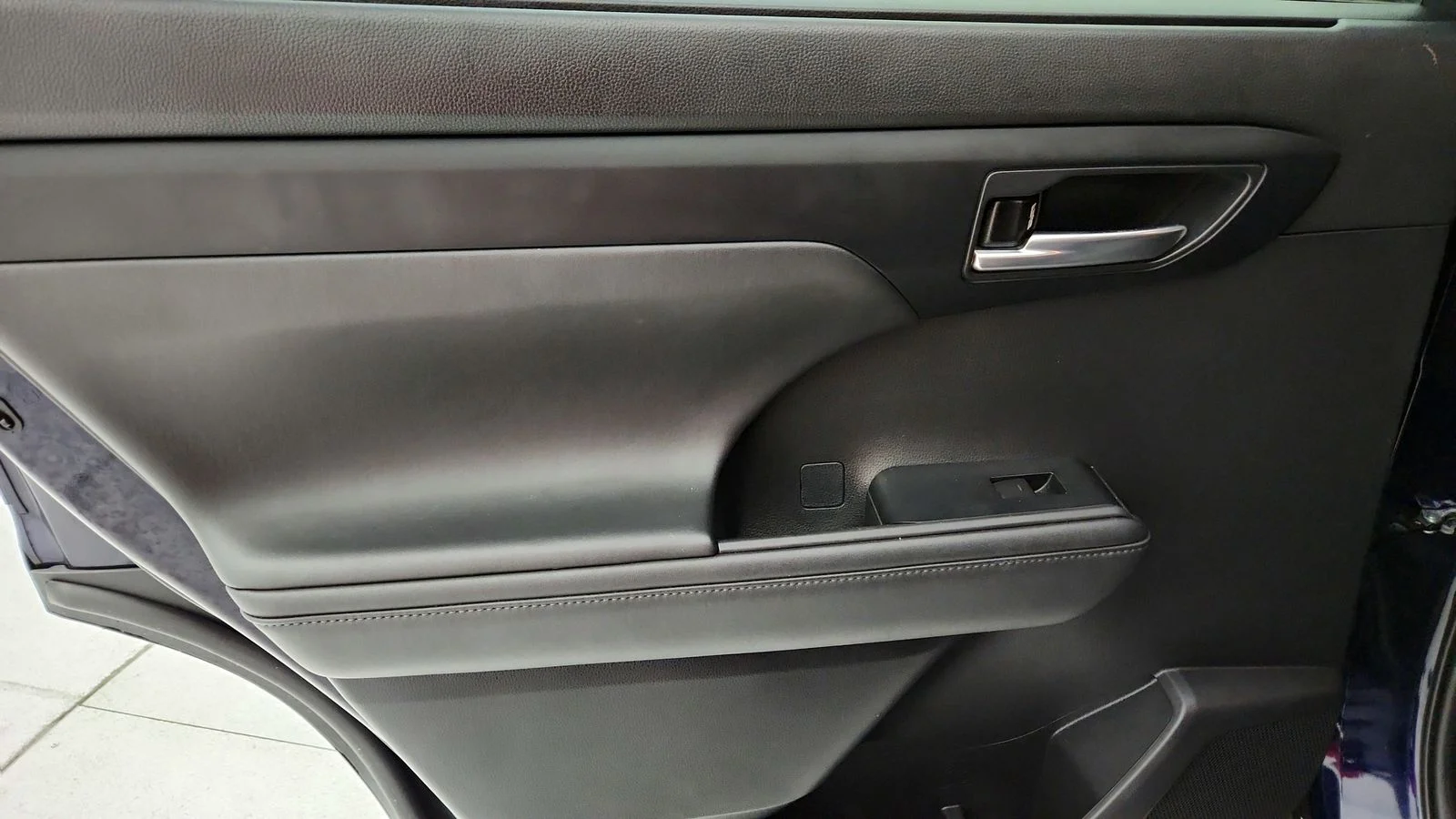 Used 2022  Toyota XLE image 40