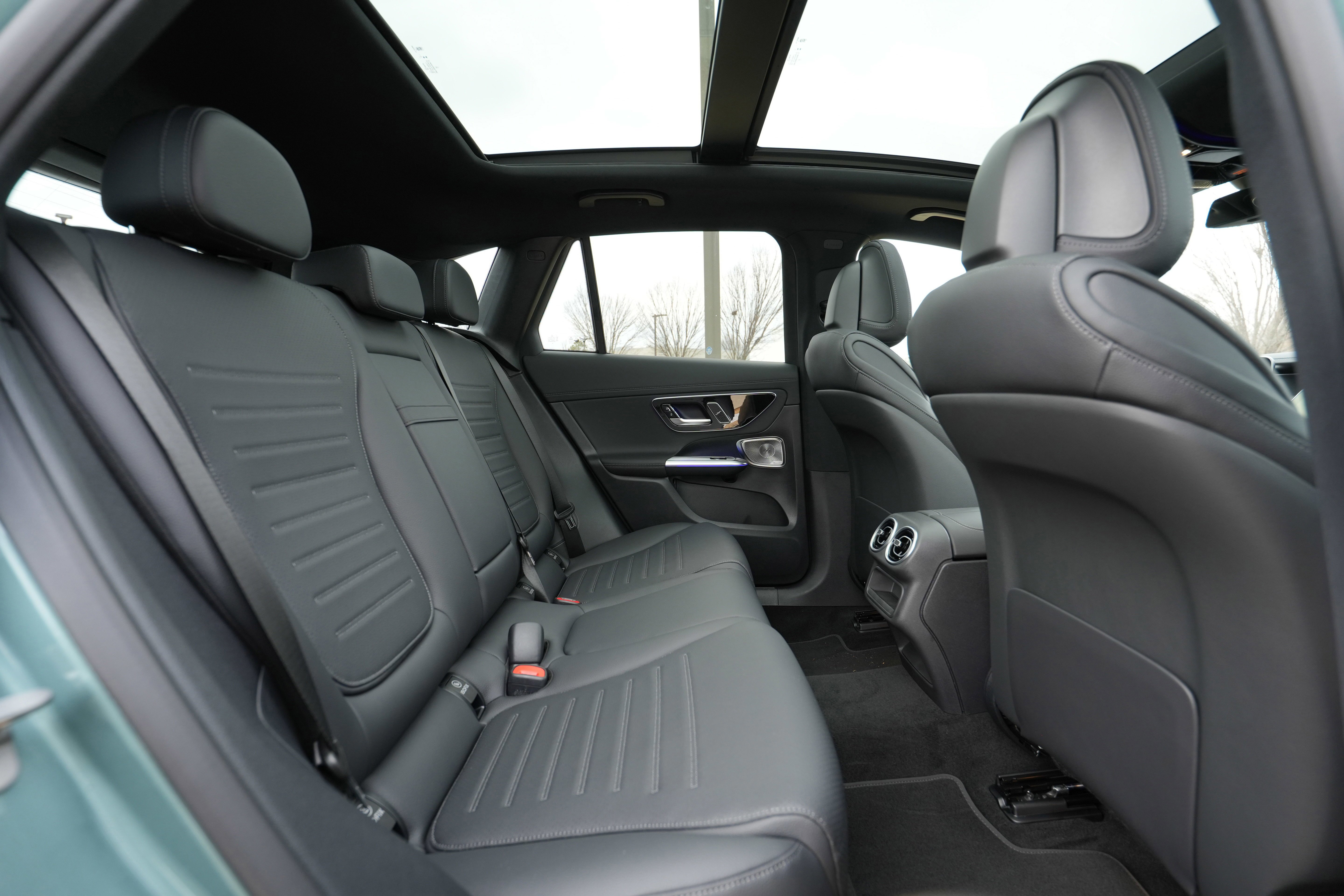 New 2026 Verde Silver Metallic Mercedes-Benz GLC 300 image 40