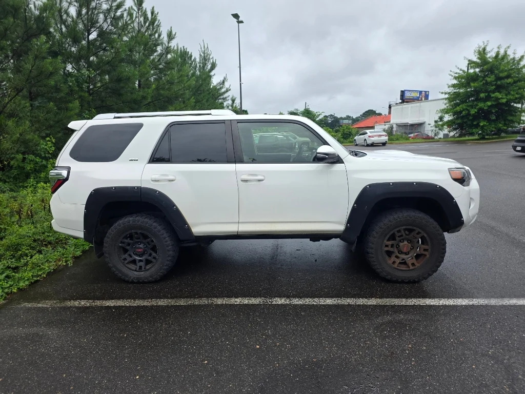 Used 2018 Super White Toyota SR5 Premium image 4