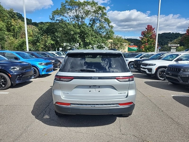 Used 2022 Silver Jeep Limited image 7