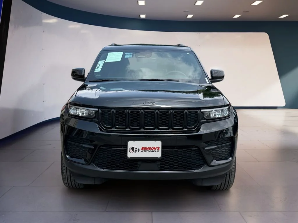 Used 2025 Black Jeep Altitude image 8