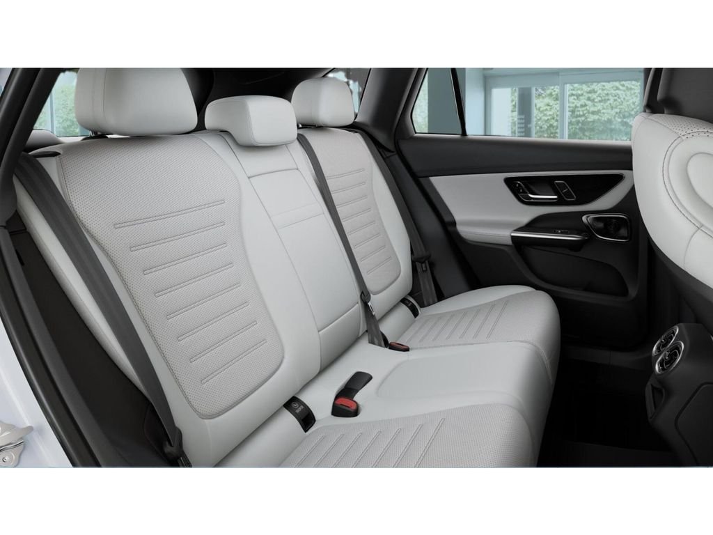 New 2026 Polar White Mercedes-Benz GLC 300 image 5