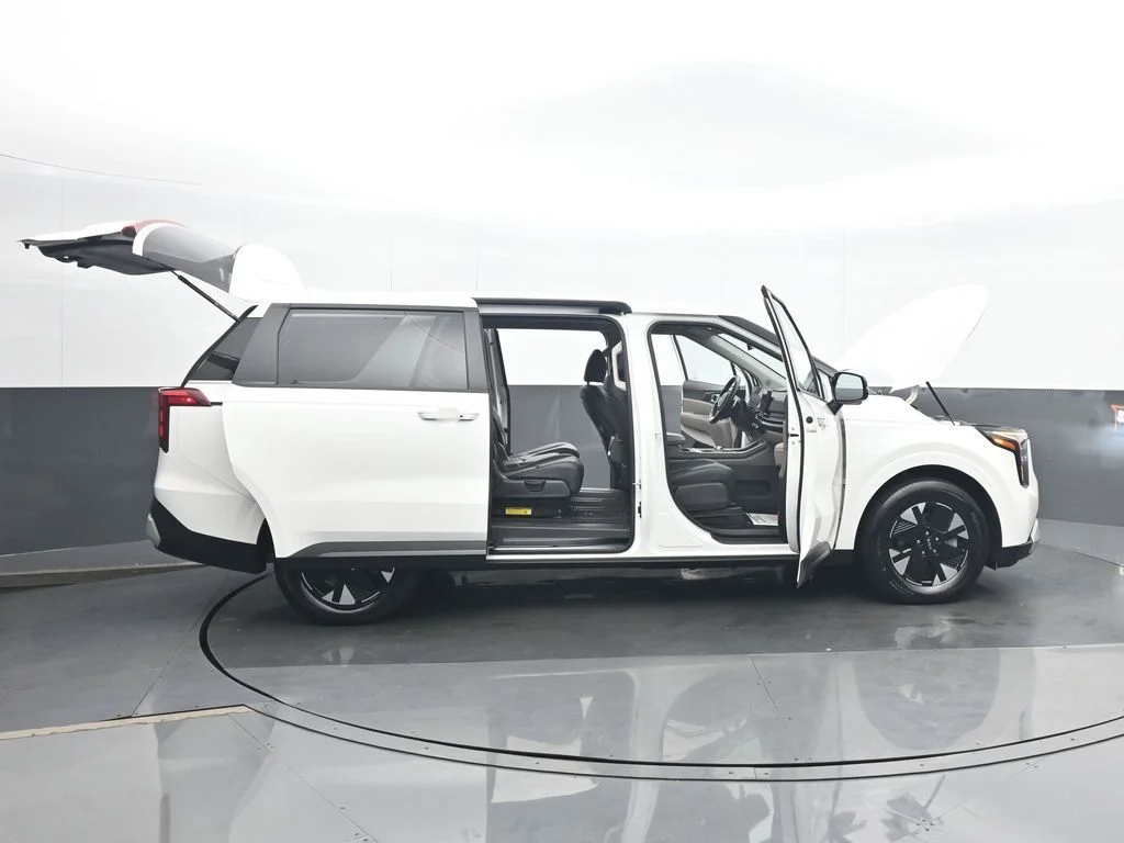 Used 2026 White Kia LXS image 38