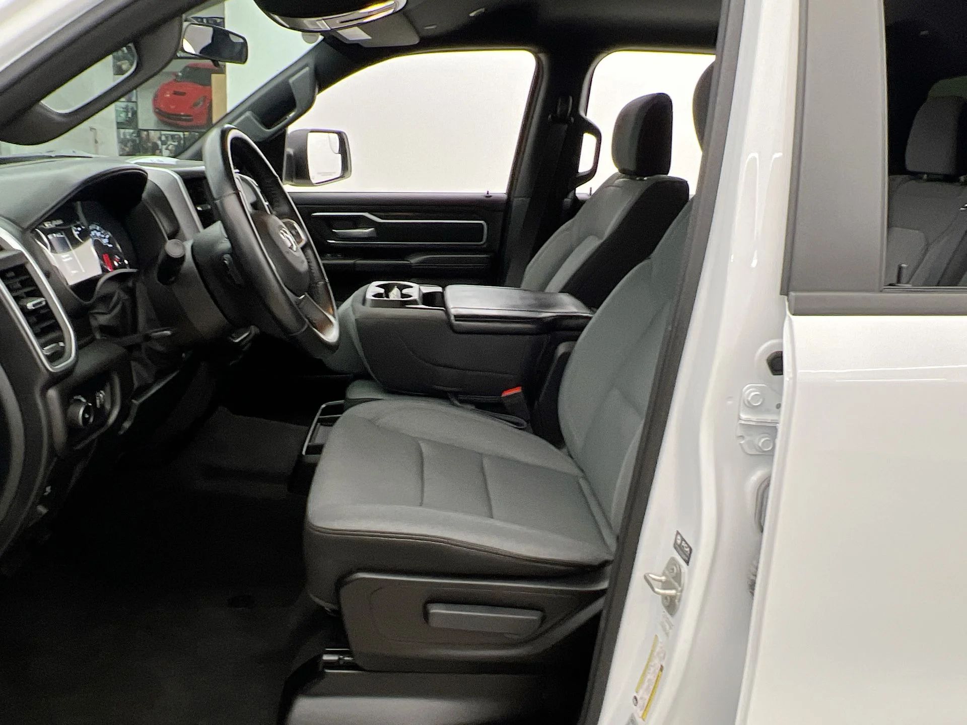 Used 2023 White Ram Big Horn/Lone Star image 9