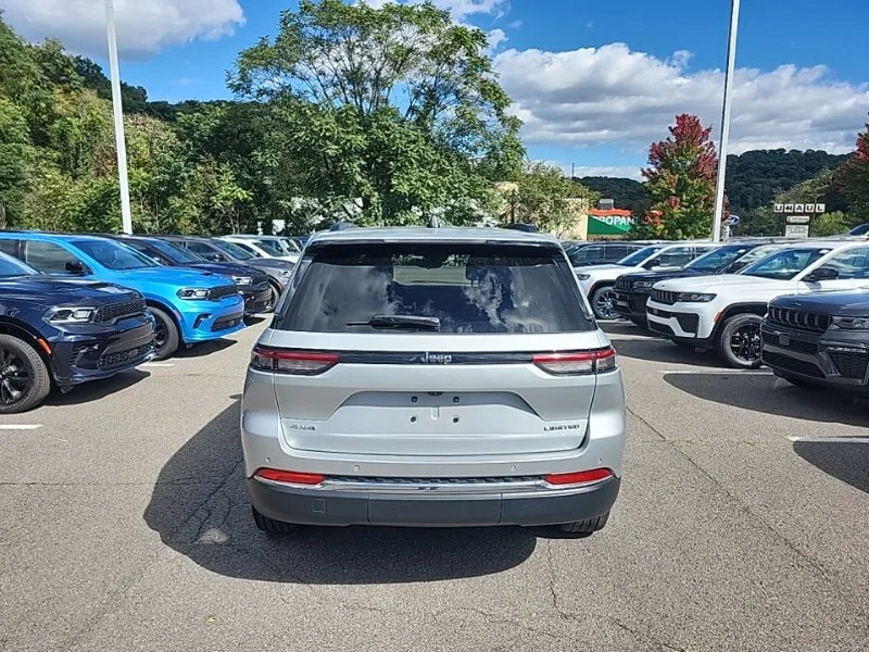 Used 2022 Silver Jeep Limited image 7