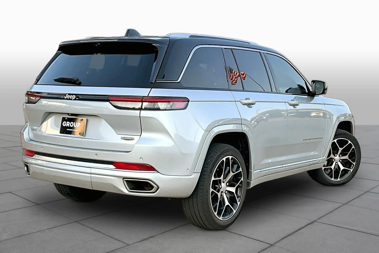 Used 2022 Silver Zynith Jeep Summit Reserve image 12