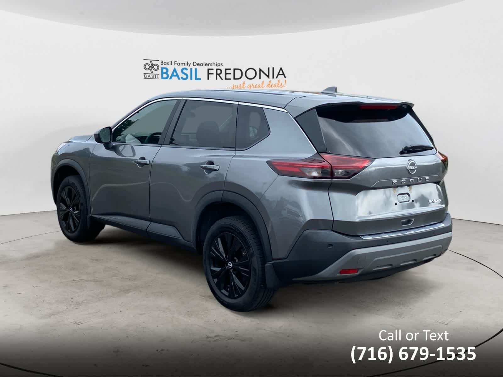 Used 2023 Gun Metallic Nissan SV image 3