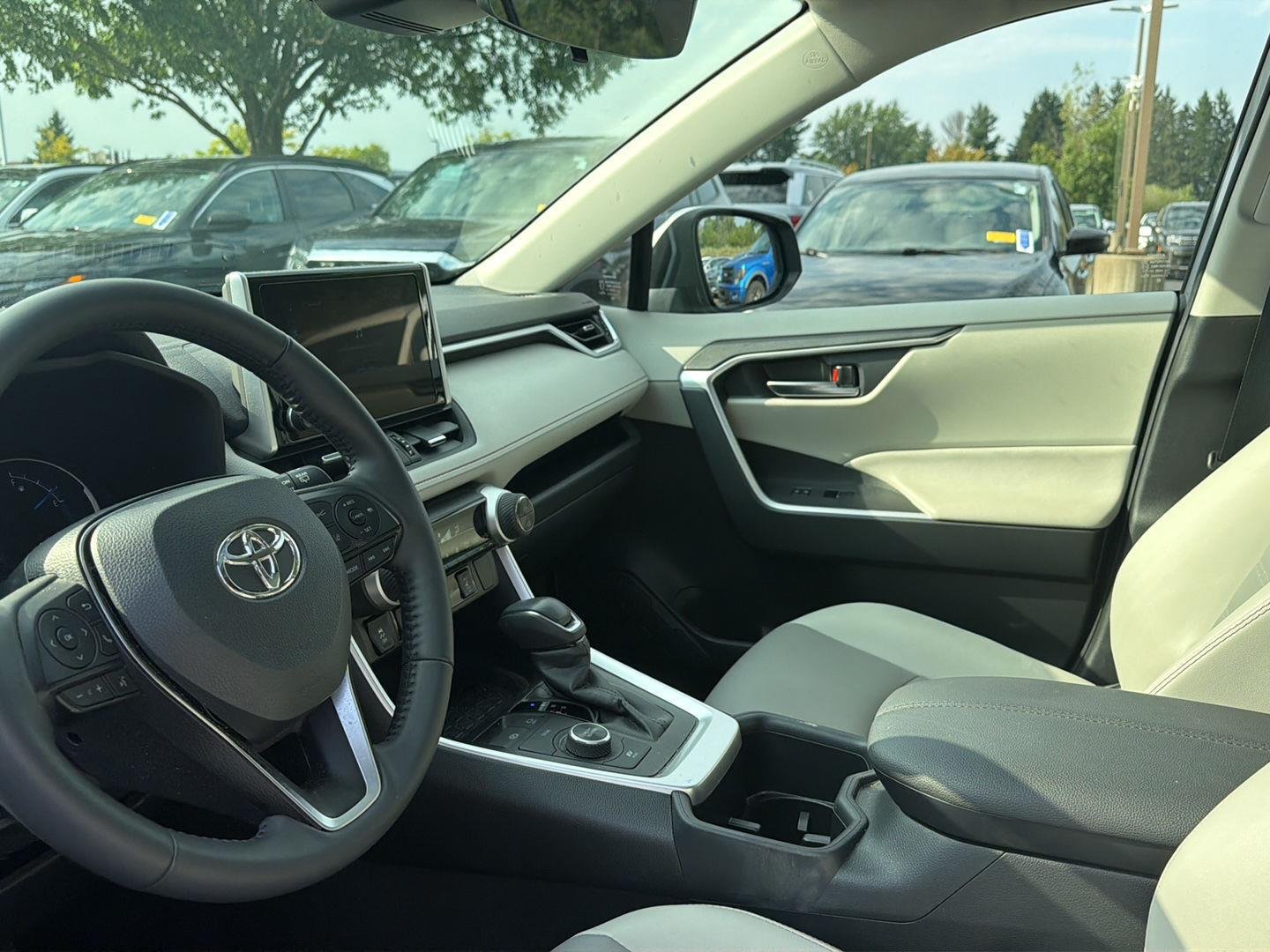 Used 2024 Silver Sky Metallic Toyota XLE Premium image 7