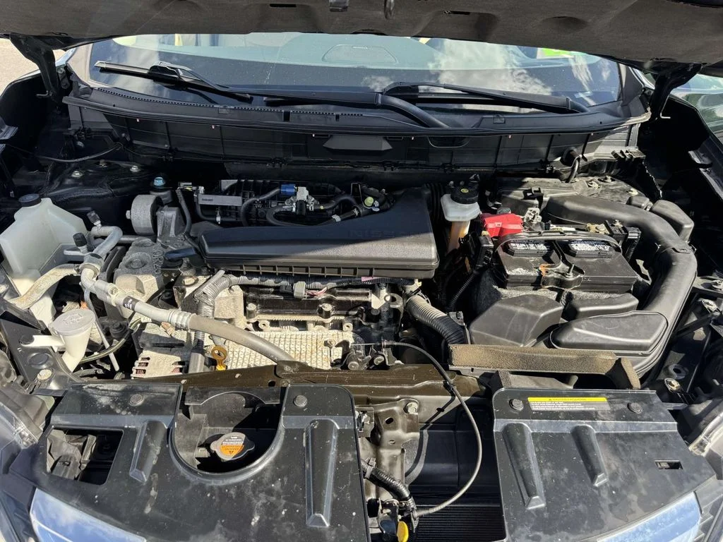 Used 2018 Green Nissan SL image 13