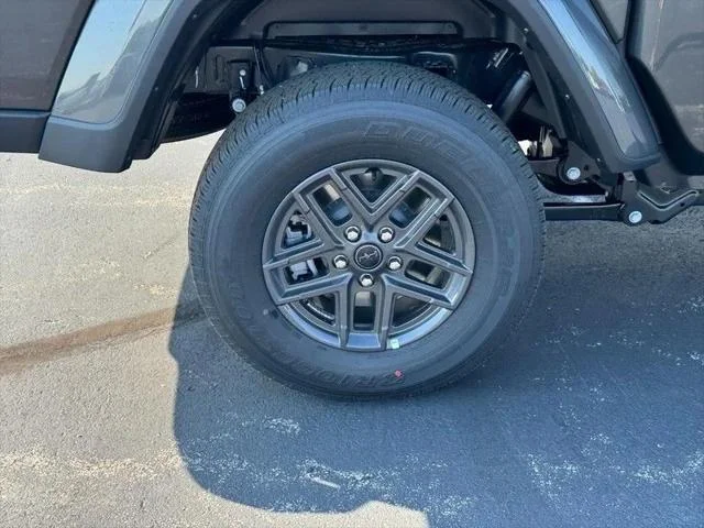 New 2026 Black Clear-Coat Exterior Paint Jeep Sahara image 3
