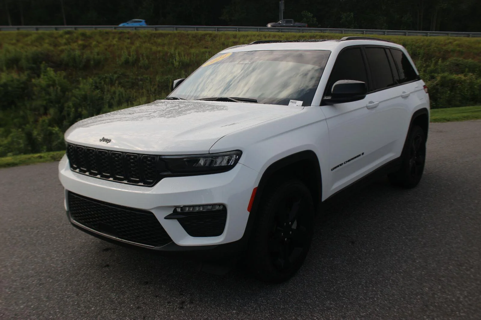 Used 2024 White Jeep Limited image 4
