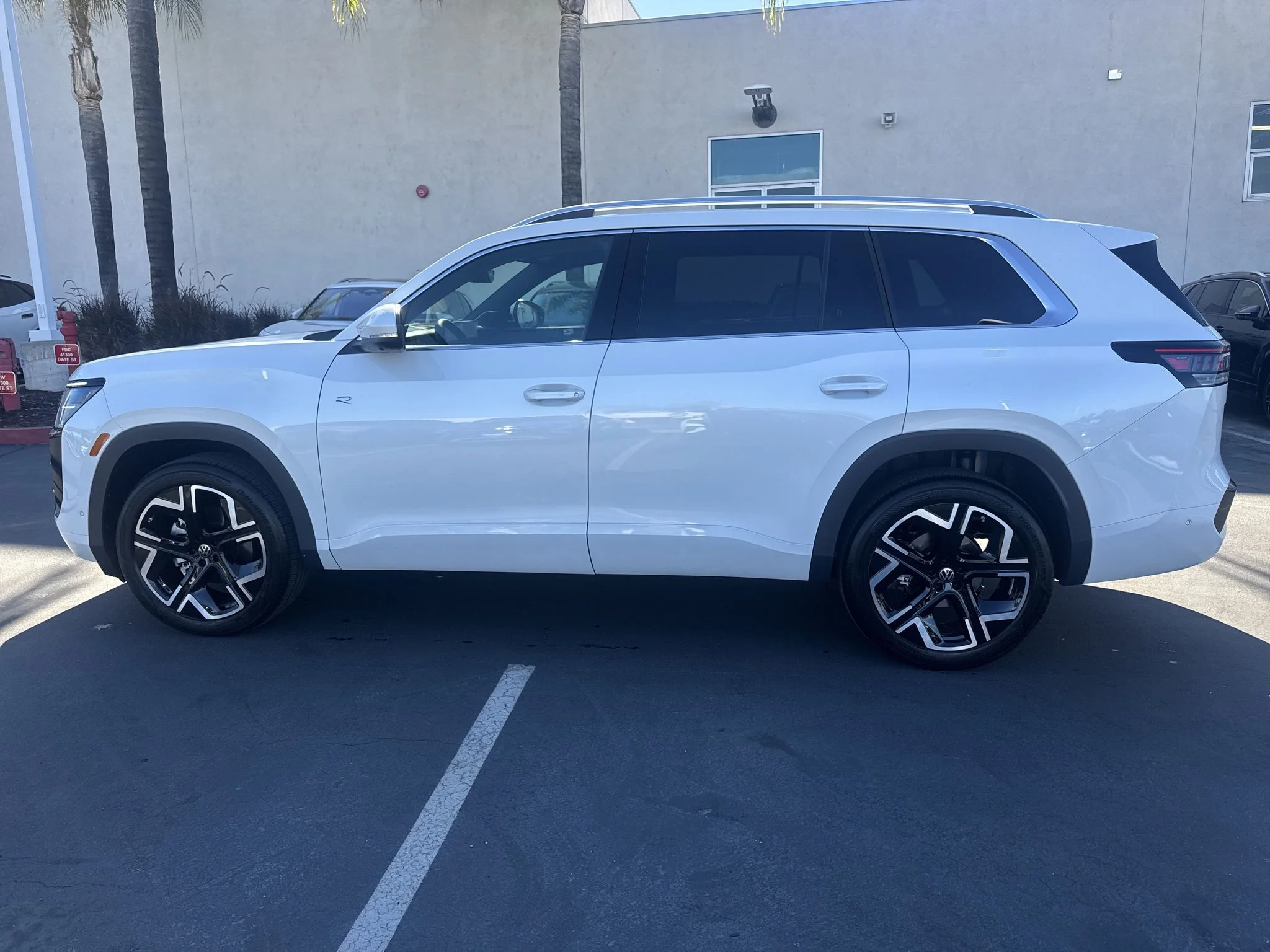 New 2027 Opal White Pearl Volkswagen SEL Premium R-Line image 4