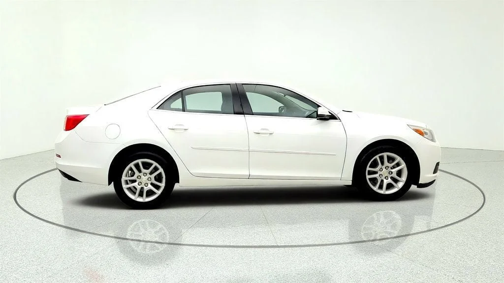 Used 2015 Summit White Chevrolet 4dr Sedan LT w/1LT image 4