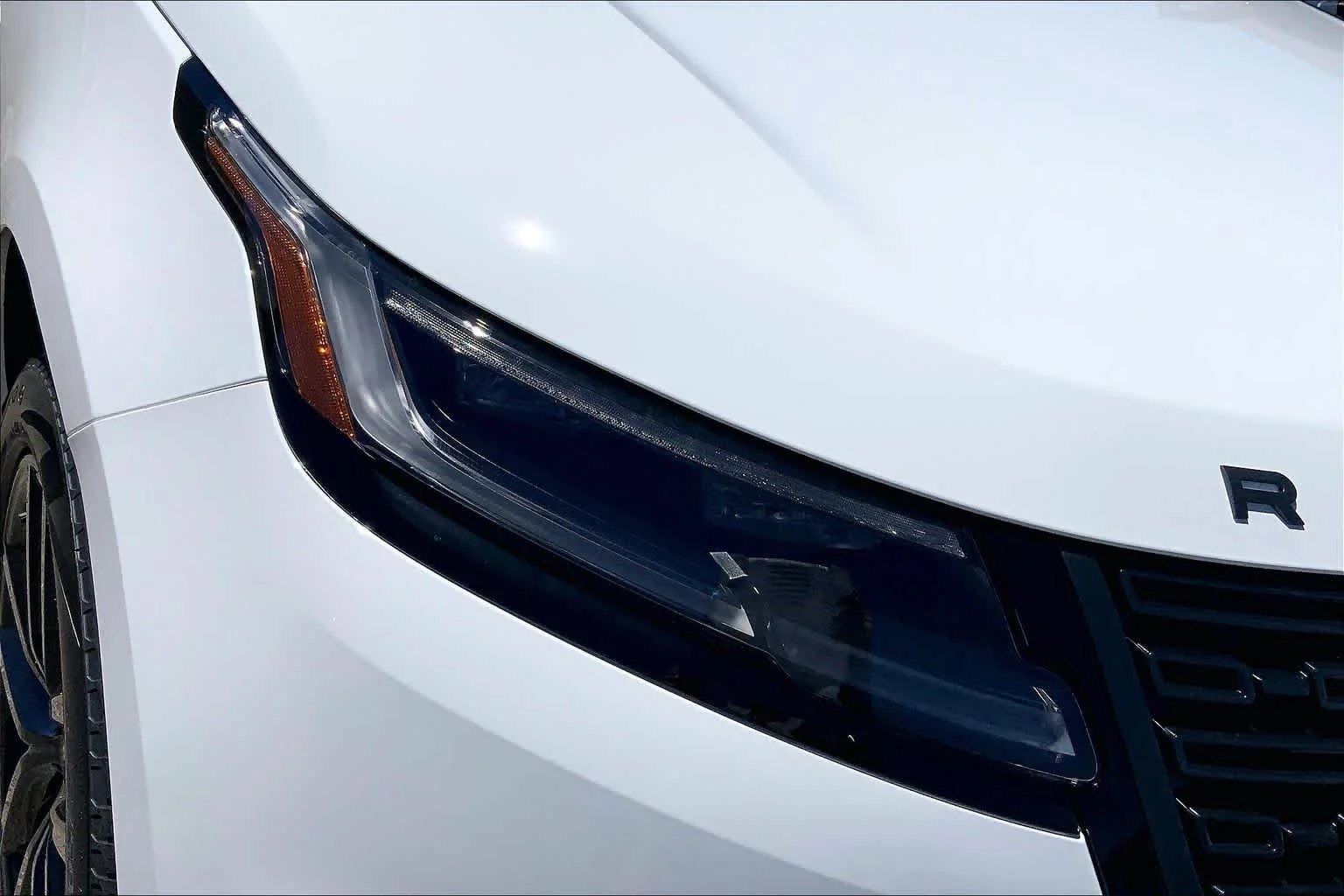 New 2026 Fuji White Land Rover Dynamic SE image 13