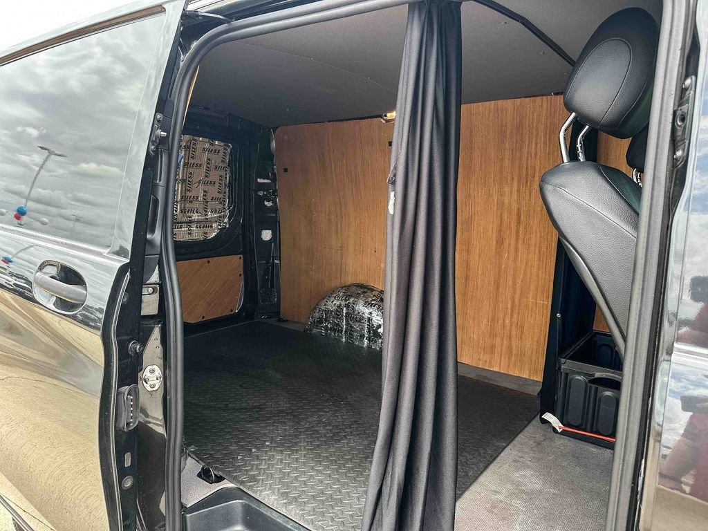 Used 2022  Mercedes-Benz Cargo image 17