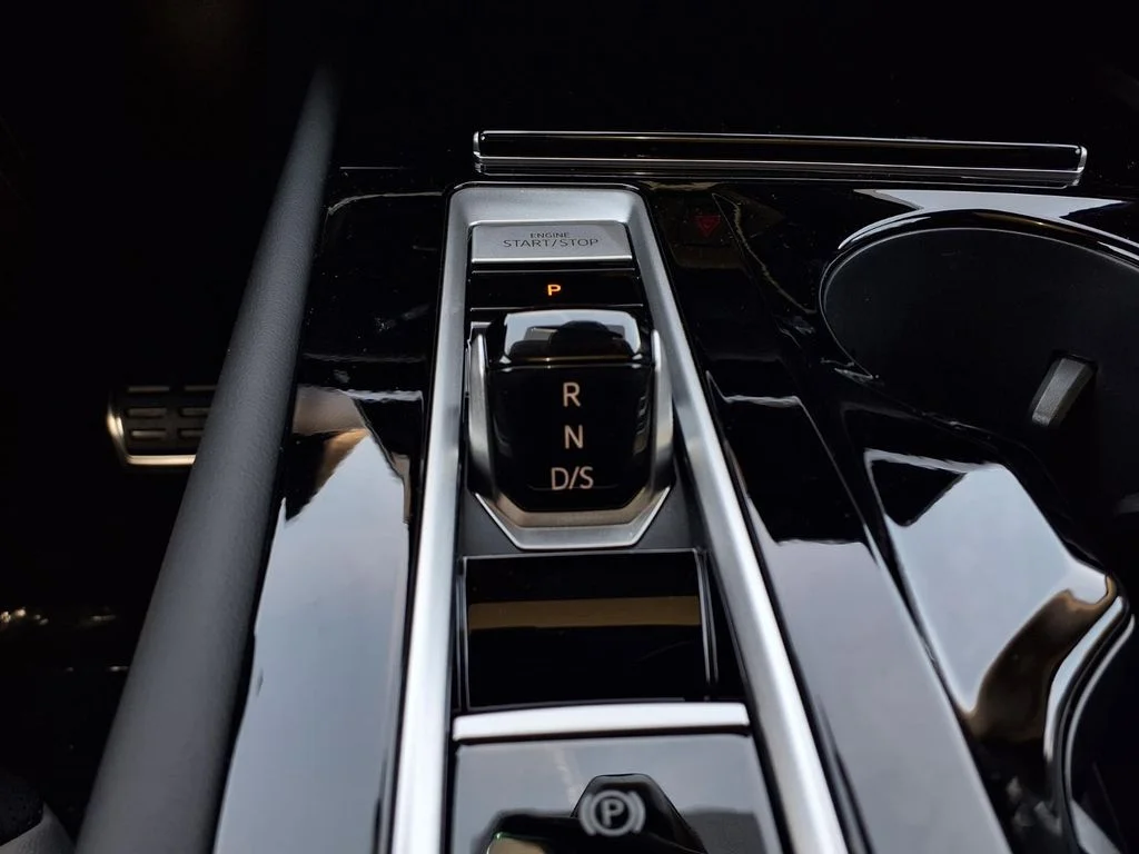 New 2026 Avocado Green Pearl Volkswagen Peak Edition image 17