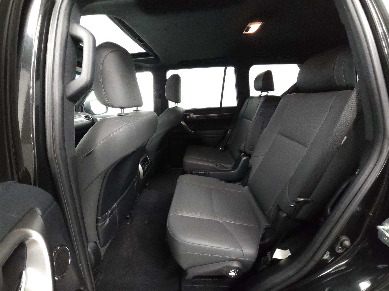 Used 2023 Black Lexus 460 image 5