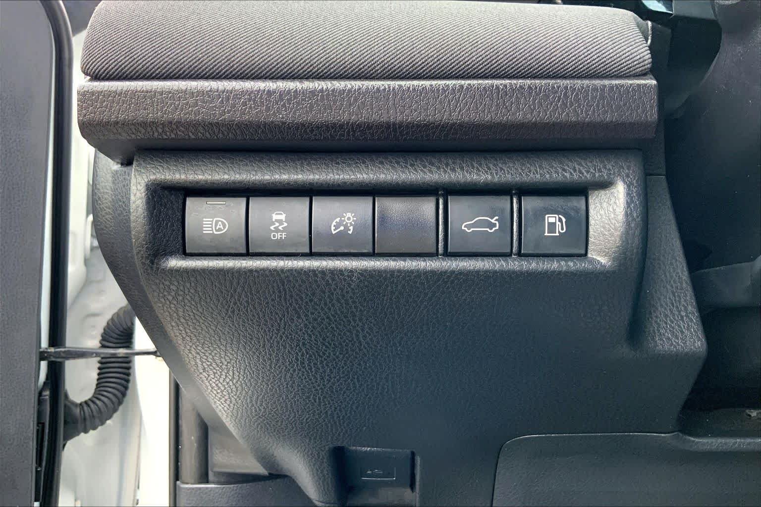 Used 2025 Ice Cap Toyota LE image 33