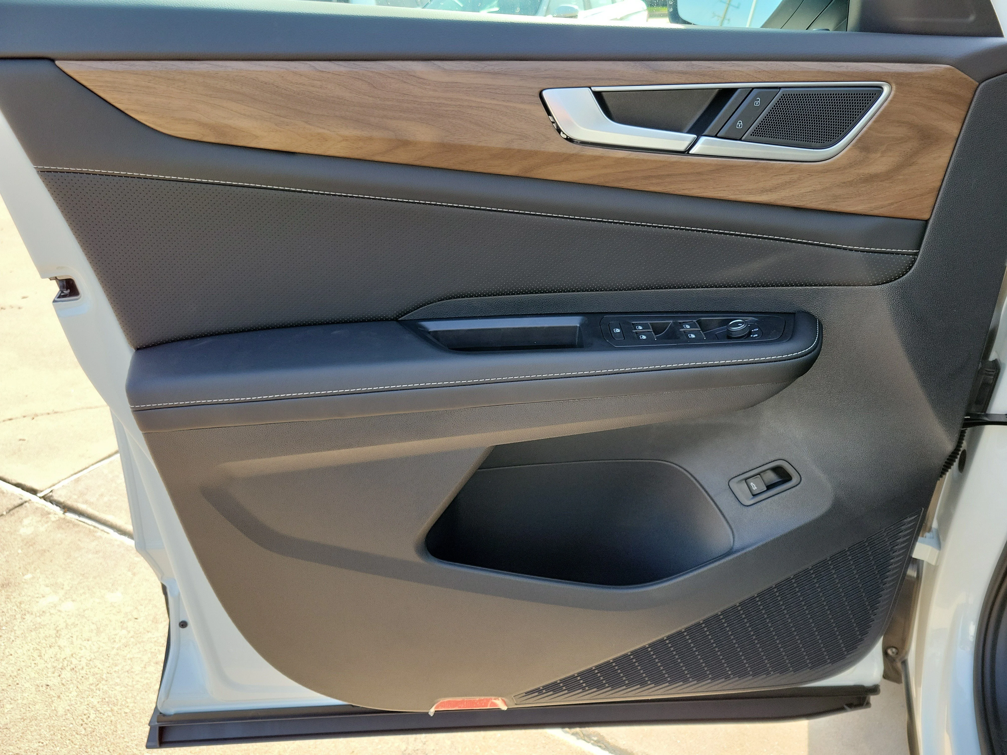 New 2026 White Volkswagen 2.0T SE w/Technology image 19