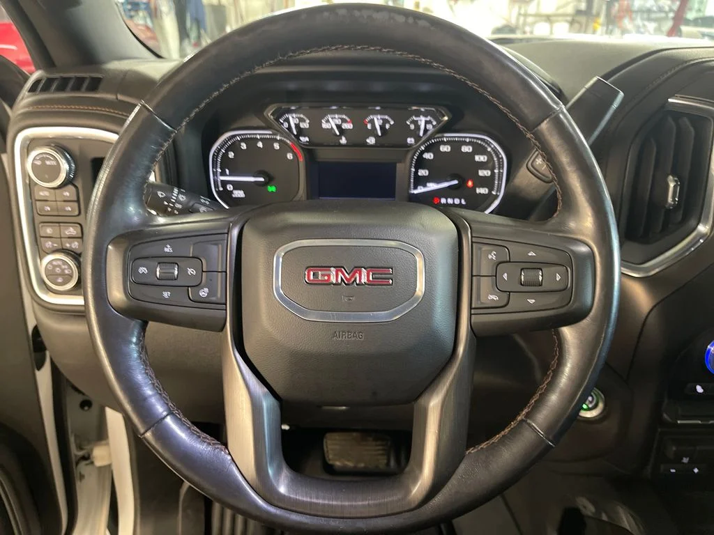 Used 2022 White GMC AT4 image 20