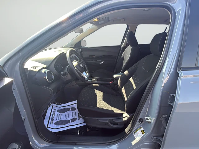 Used 2022 Gray Nissan SV image 10