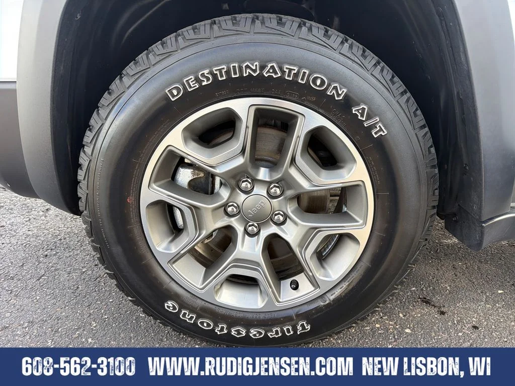 Used 2022 White Jeep Trailhawk image 26