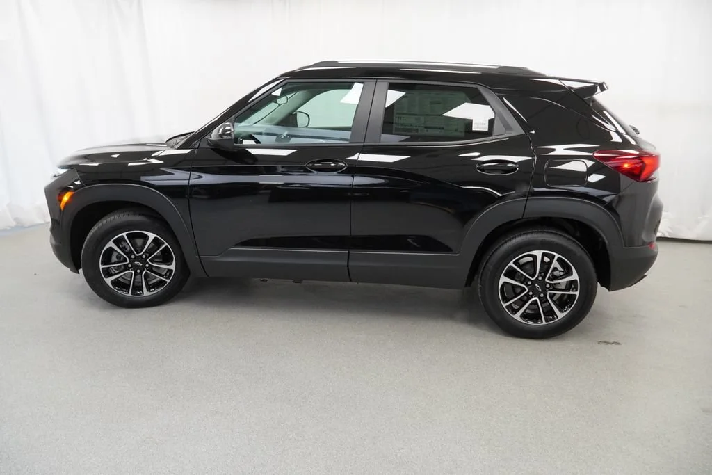 New 2026 Mosaic Black Metallic Chevrolet LT image 38