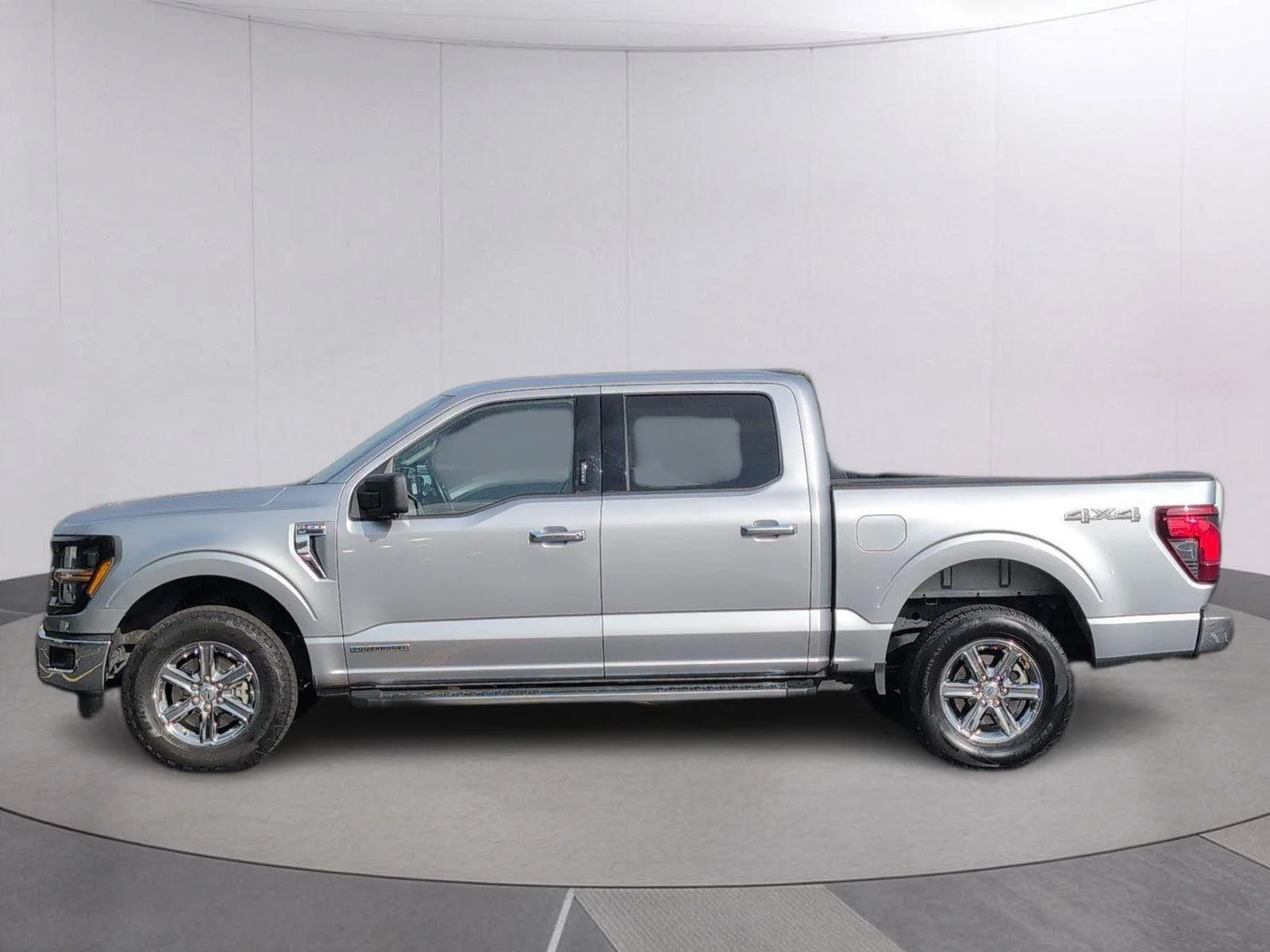 Used 2024 Iconic Silver Ford XLT image 2