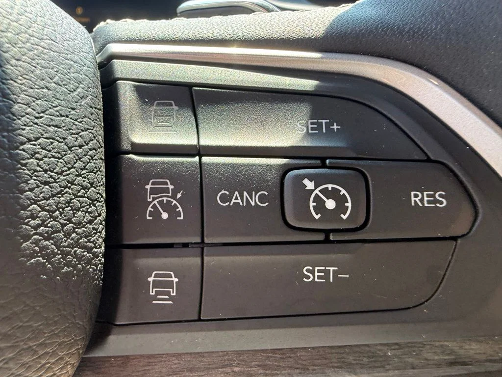 Used 2023 Red Jeep Limited image 17