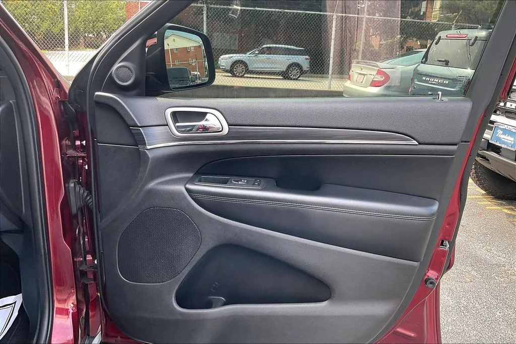 Used 2019 Red Jeep Limited image 22