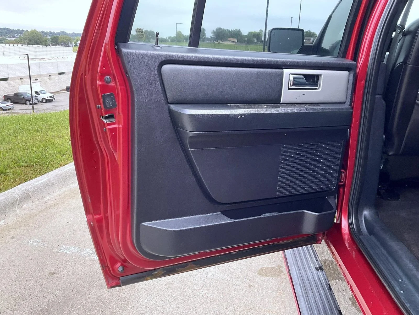 Used 2015 Red Ford Limited image 18