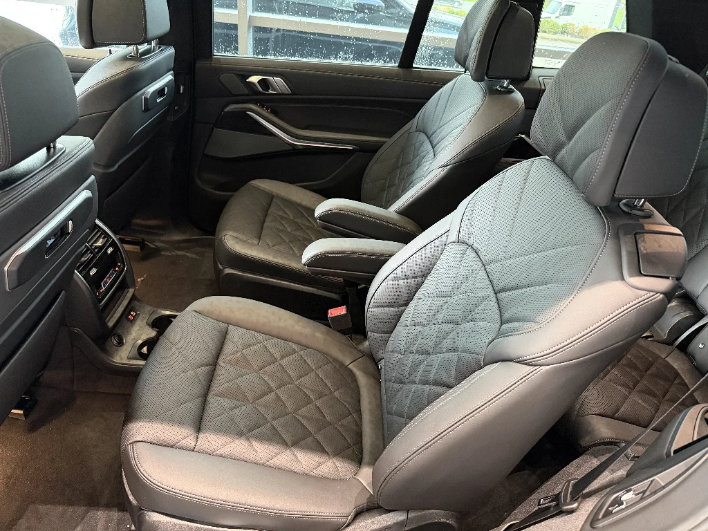 2027 BMW X7 40i - Photo 13