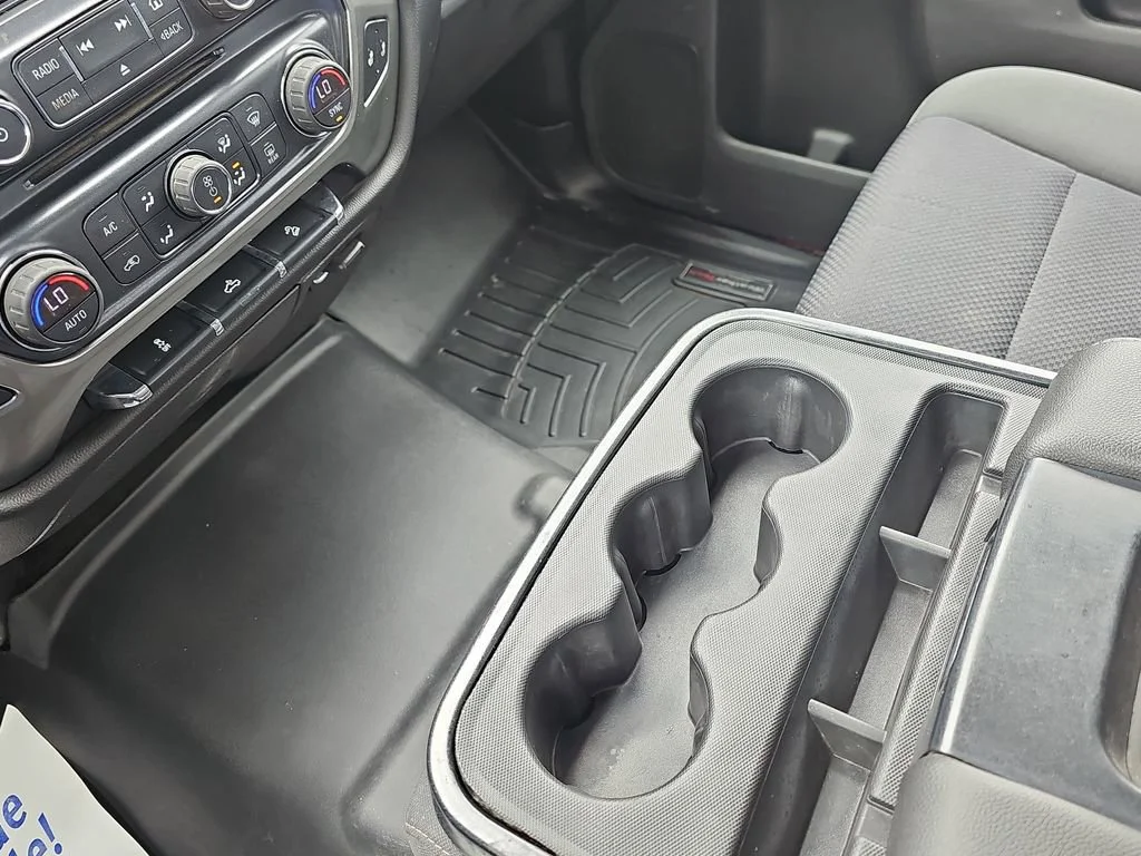 Used 2018 SILVER ICE METALLIC Chevrolet LT image 26